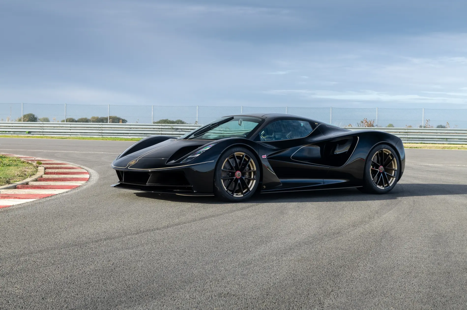 Lotus Evija sai võidusõidulegendi nimelise eriversiooni – auto.pub