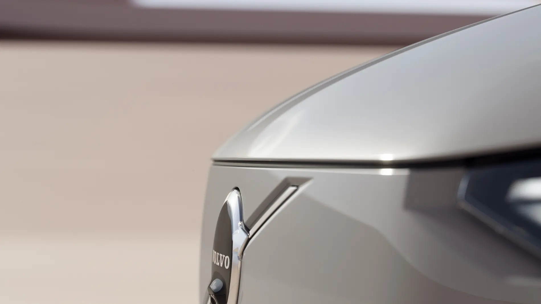 Volvo valmistub uut elektrilist linnamaasturit esitlema – auto.pub