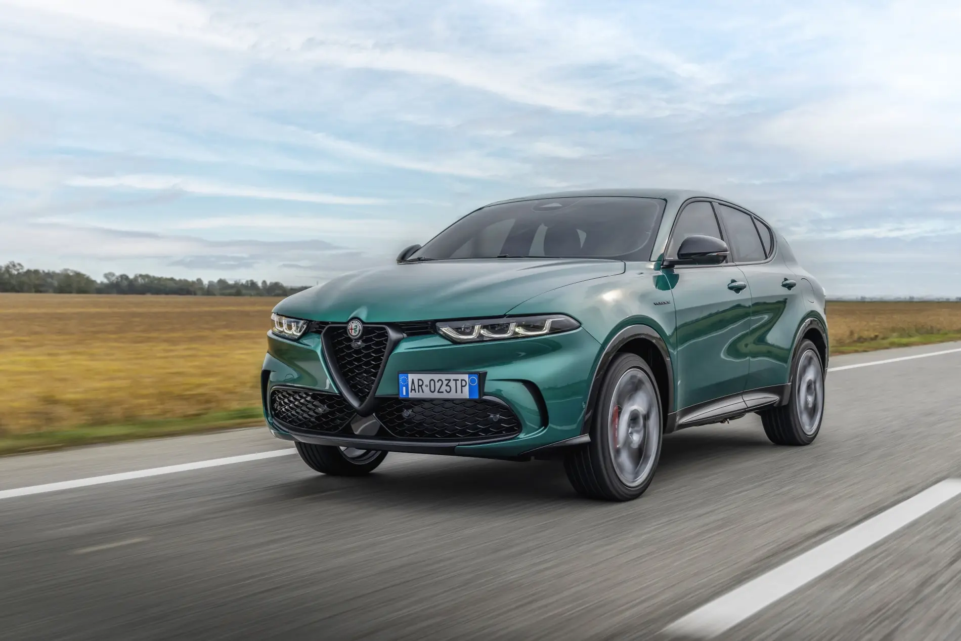 Alfa Romeo esitles linnamaasturi Tonale nelikveolist pistikhübriidi – auto.pub
