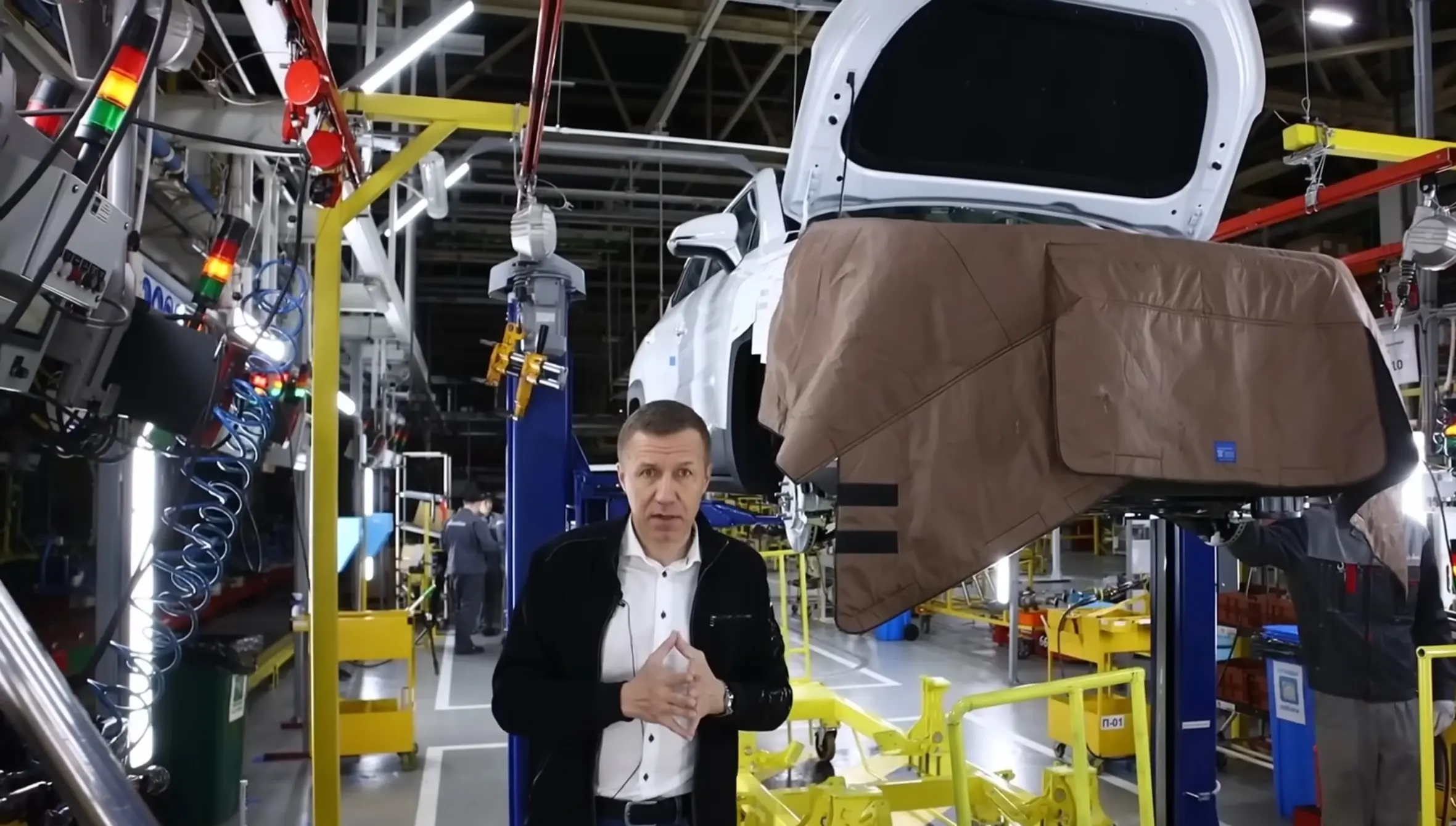 Neli tõstukit ja käsitsi lükatavad alused - Venemaal algas kodumaise autotööstuse taassünd – auto.pub